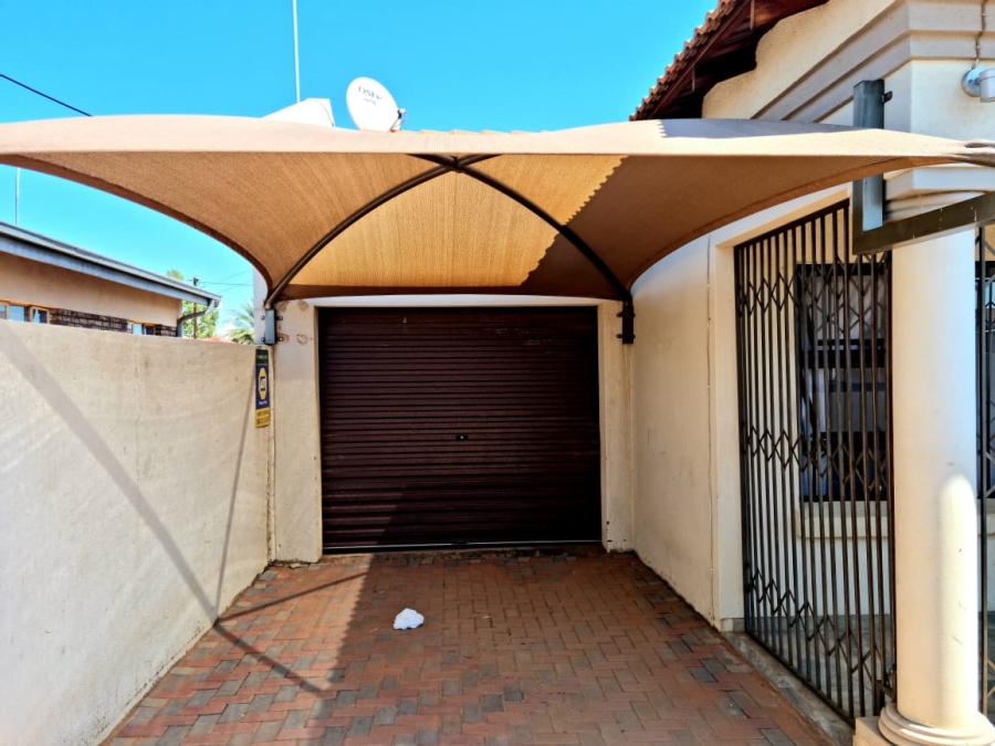3 Bedroom Property for Sale in Tlhageng Northern Cape